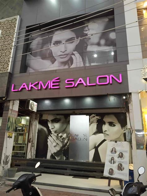 haircut parlours near me